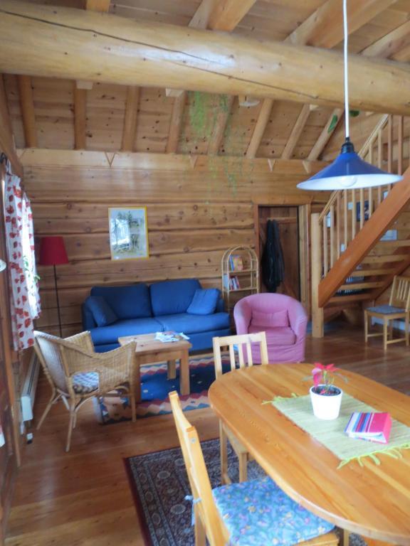 Blaeberry Mountain Lodge Golden Room photo