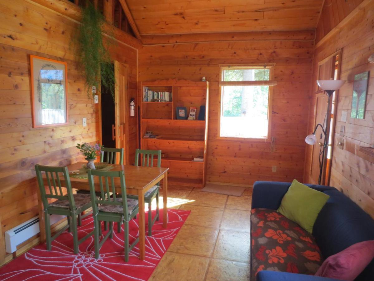 Blaeberry Mountain Lodge Golden Room photo